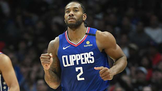 Kawhi Leonard celebrates